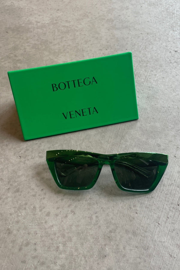 Bottega Veneta Sonnenbrille + Etui grün